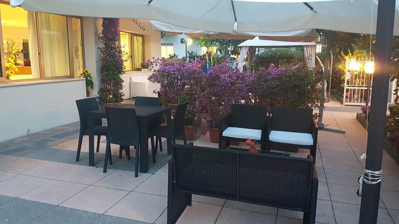 Hotel Fucsia Ричоне Екстериор снимка